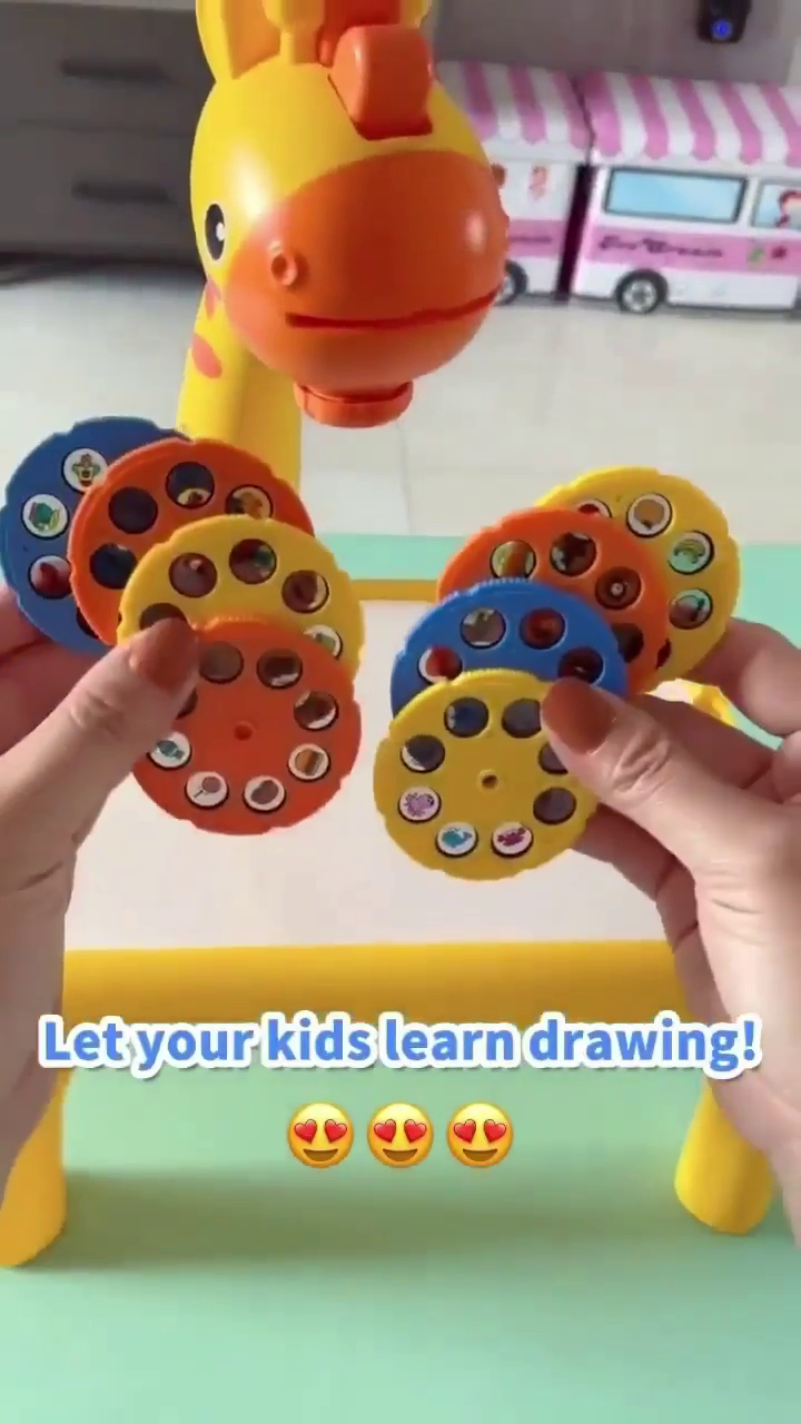 Giraffe-Shaped Kids Drawing Projector Toy with Slide Discs, Built-in Image Projection, and Tracing Board – Fun Educational Art Learning Machine for Toddlers and Preschoolers to Enhance Creativity and Motor Skills