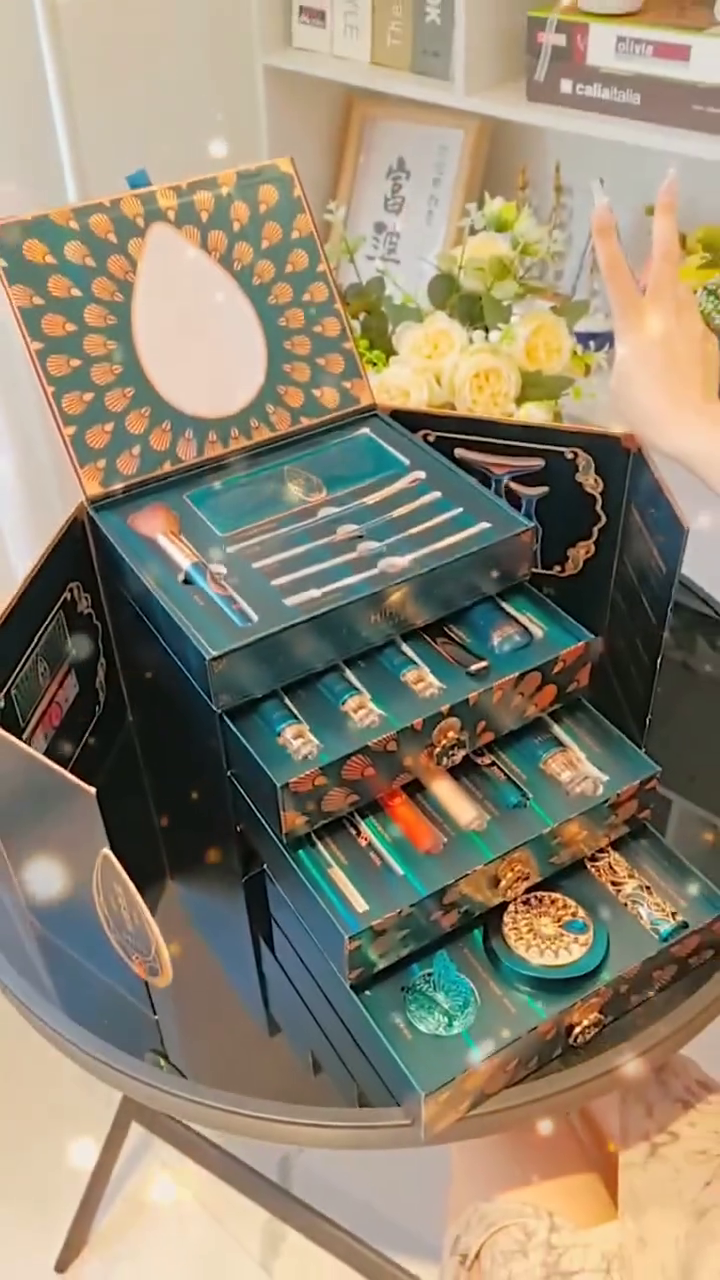 Luxury Peacock-Inspired Multi-Layered Makeup Gift Box Set with Brushes, Lipsticks, Skincare Vials, Eyeshadow Palette, and Decorative Compact – Elegant All-in-One Beauty Collection with Mirror and Artistic Packaging