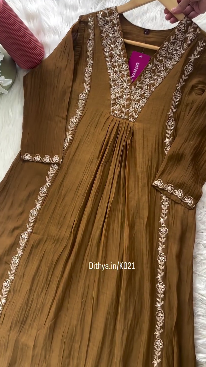 Elegant Brown Embroidered Kurta with Floral Detailing and Crinkled Fabric Design