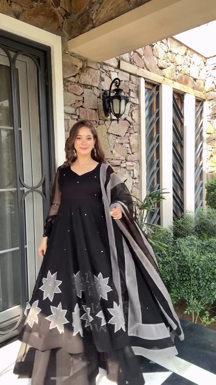 Charming Black Semi-Fancy Dress with Floral Embroidery: A Perfect Blend of Elegance and Grace for Any Occasion