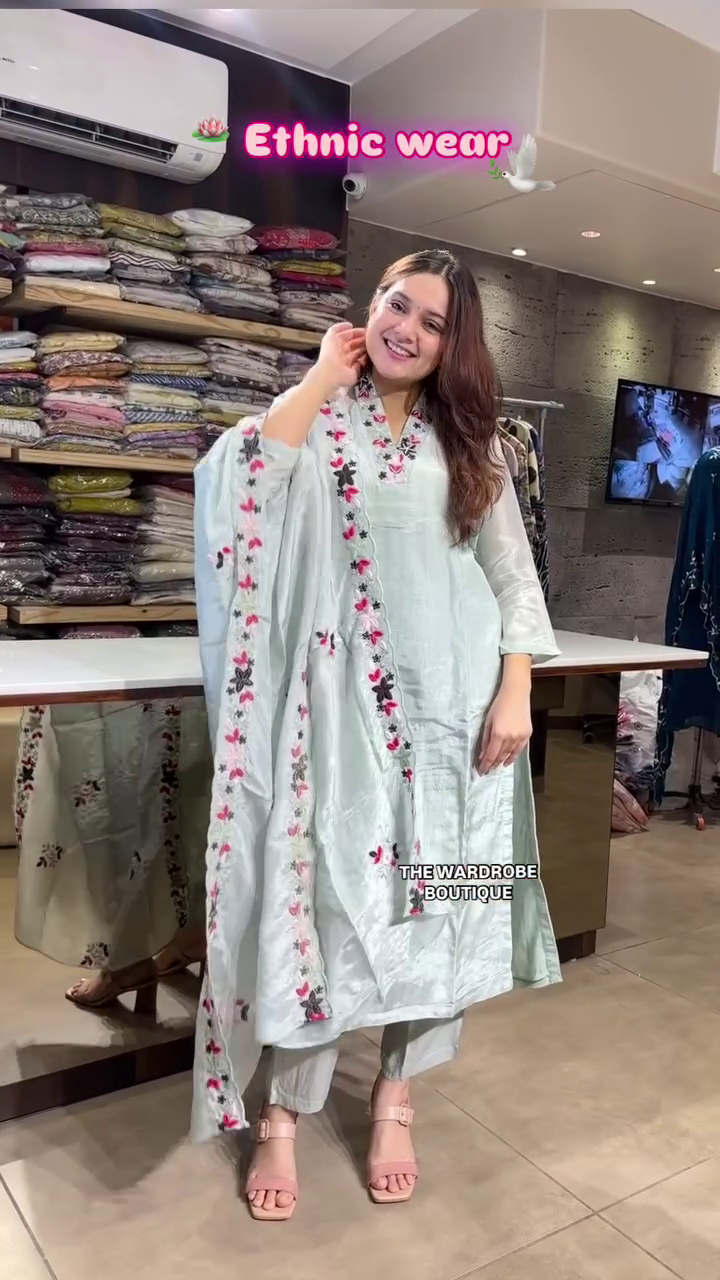 Graceful Light-Toned Ethnic Kurta Set with Delicate Thread Embroidery and Floral Accents, Featuring a Flowing Matching Dupatta and Straight Pants – Ideal for Festive Events, Elegant Gatherings, and Traditional Wear