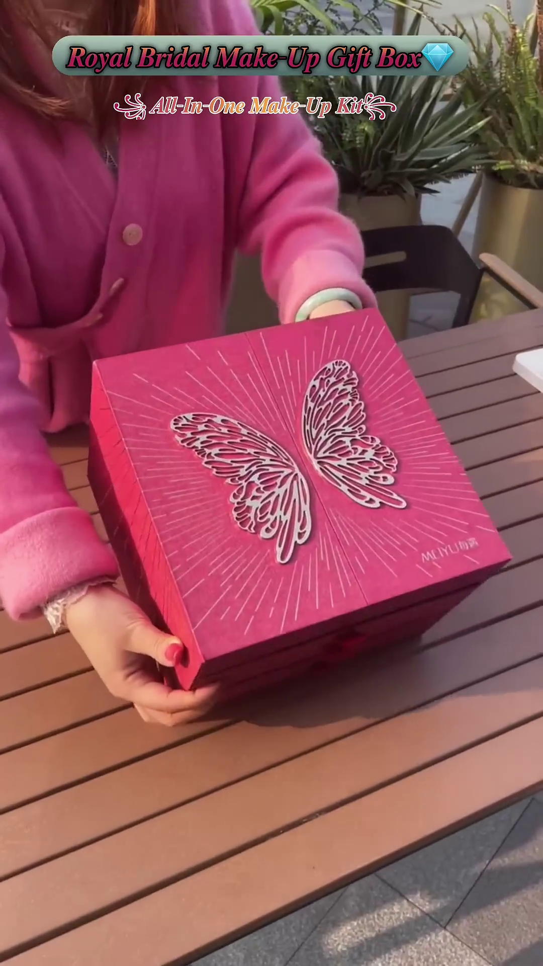 Elegant Heart-shaped Makeup Kit with Drawers, Perfumes, Brushes, and Comprehensive Cosmetic Essentials for Luxurious Beauty Care