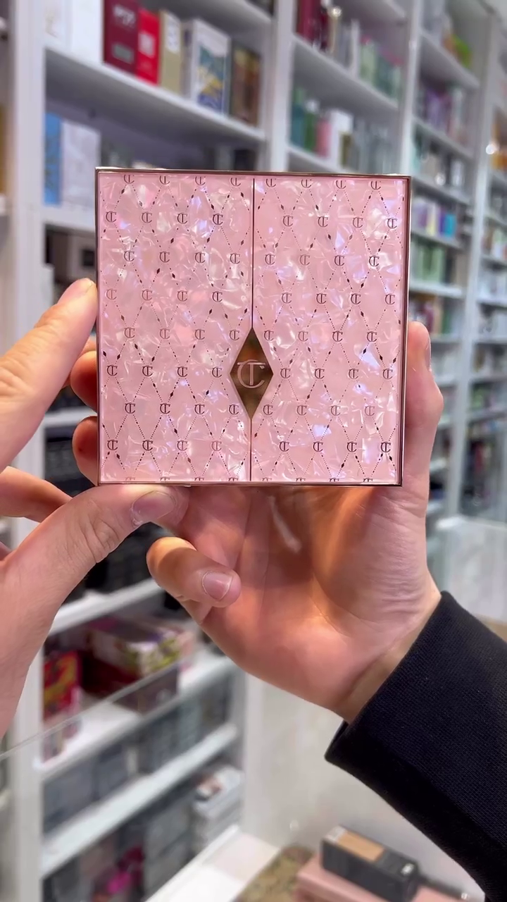 Charlotte Tilbury Pillow Talk Blush and Highlighter Palette: A Perfect Fusion of Radiance and Softness for Your Cheeks