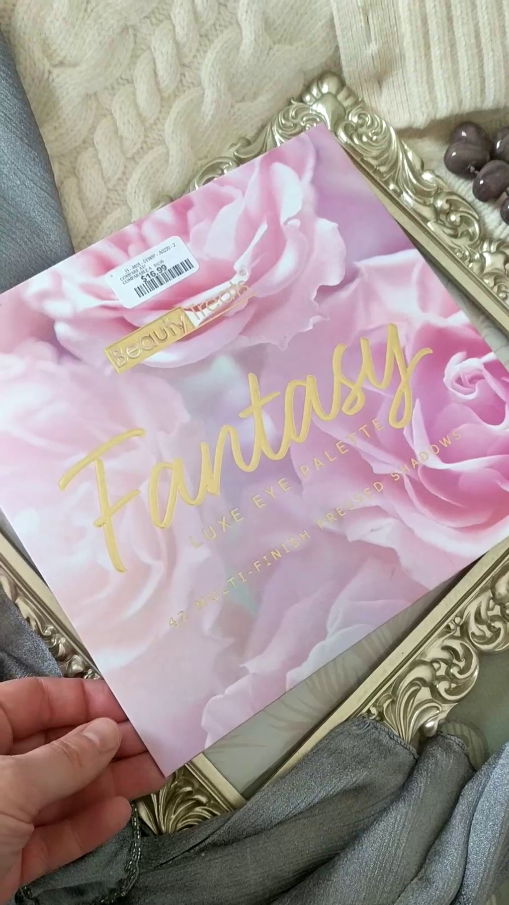 Hello Beautiful Eyeshadow Palette – A Gorgeous Range of Soft Neutrals, Rich Shimmers, and Bold Hues for Stunning Eye Look