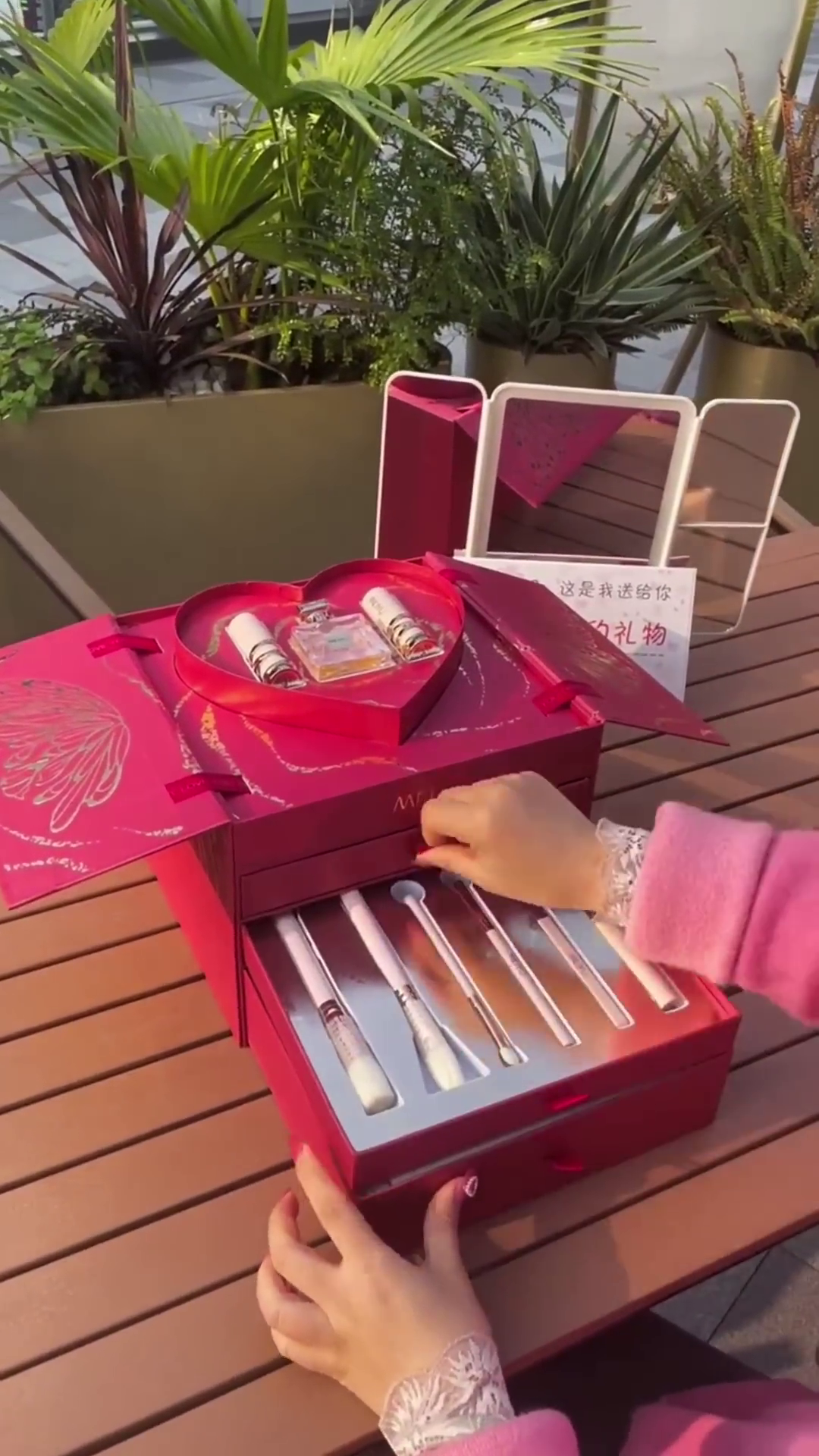 Elegant Heart-shaped Makeup Kit with Drawers, Perfumes, Brushes, and Comprehensive Cosmetic Essentials for Luxurious Beauty Care
