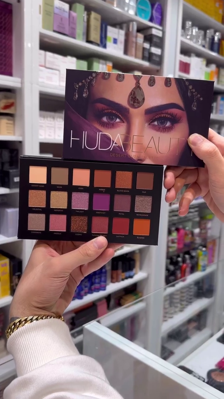 Luxurious Eyeshadow Palette Featuring Rich, Warm Tones and Stunning Shimmers for Creating Bold, Dramatic Eye Looks