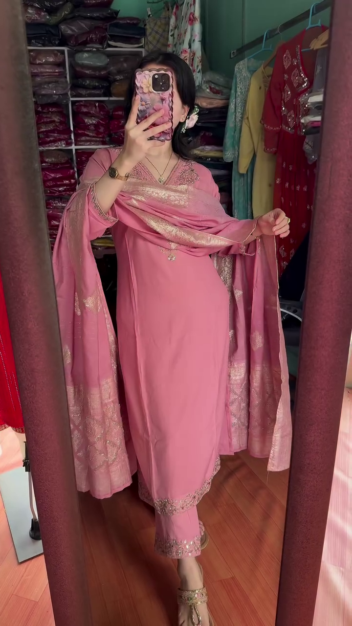 Blush Pink Straight-Cut Suit Set with Zari Woven Dupatta and Subtle Embroidery – Elegant Ethnic Ensemble Featuring Delicate Neckline Detailing, Matching Trousers, and Minimalist Festive Charm