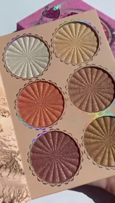 Multicolor Lipstick and Highlighter Palette Set with Variety of Shades for Professional Makeup Application - Includes Matte, Shimmer, and Glossy Finishes for All Skin Tones, Perfect for Everyday Wear or Special Occasions