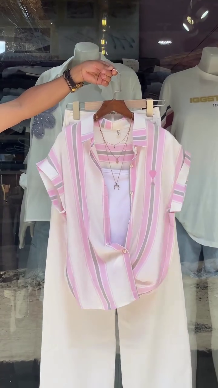 Casual Striped Shirt and White Pants Set – Relaxed and Stylish Summer Look with Light Pink, Lavender, and White Stripes