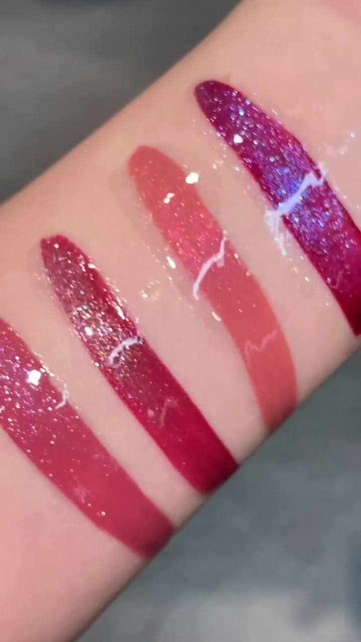 A stunning set of Focallure lip glosses with shimmering finishes in soft pinks and rich reds for a glamorous, glossy pout!