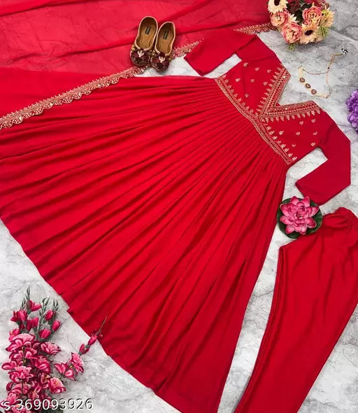 New Đěsigner Party Wear Look Nayra Alia Cut Gown With Pant