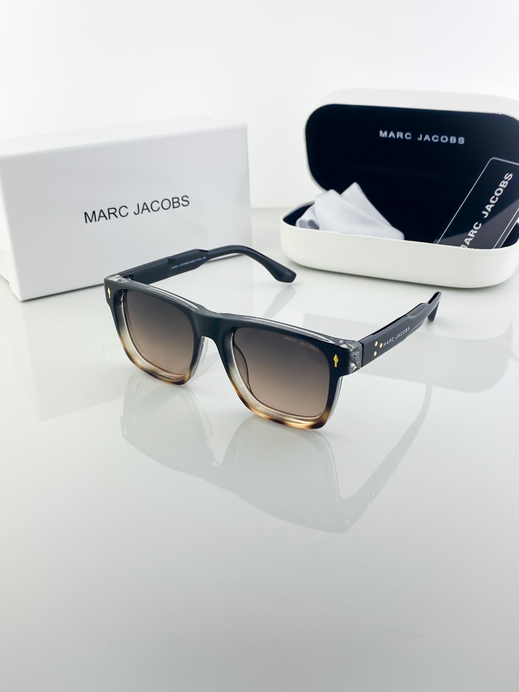 MARC JACOBS TIGER BLACK SUNGLASSES WITH ORIGINAL BOX AND KIT