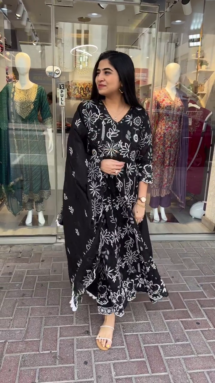 Black Anarkali Kurta Set with Intricate White Floral Thread Embroidery, Scalloped Hemline and Sleeves, Paired with Coordinated Printed Dupatta – A Striking Ethnic Ensemble Perfect for Festive Gatherings and Elegant Daywear